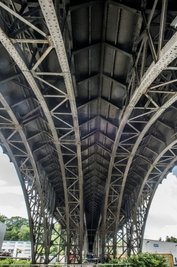 Einst vom Abriss bedroht, wird das Viadukt an der Annaberger Straße nun saniert. 