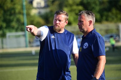 Trainer Rocco Dittrich (links) trifft mit seinem Landesligateam vom VfB Fortuna nun auf den FSV Zwickau.