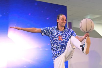 Ballkünstler Michael Evolution versetzte das Publikum mit seiner Freestyle-Juggling-Show ins Staunen.