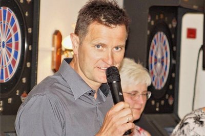 Der Posaunenchor Großwaltersdorf hat am 26. Juni 2023 den Eppendorfer Bürgerpreis erhalten. Die Laudatio hielt der Großwaltersdorfer Ortsvorsteher Andreas Strelow. Foto: Gerald Helling