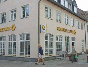 In die Commerzbank in Crimmitschau soll nach Angaben des Geldinstituts noch investiert werden. 