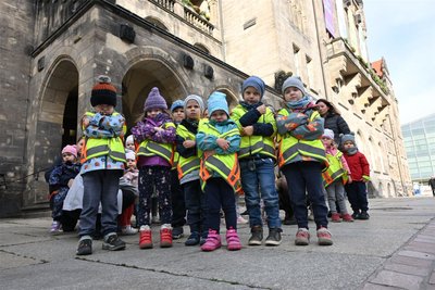 Kinder der Kita „Zwergenland", die vor dem Chemnitzer Rathaus vor wenigen Tagen für den Erhalt ihrer Einrichtung demonstrierten.