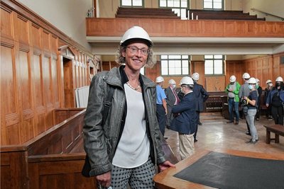 Das historische Justizgebäude von 1875 wird umfassend saniert. Im Sommer 2021 fand ein Rundgang durch die Baustelle statt, an der auch Richterin Barbara Kaltschik teilnahm. 