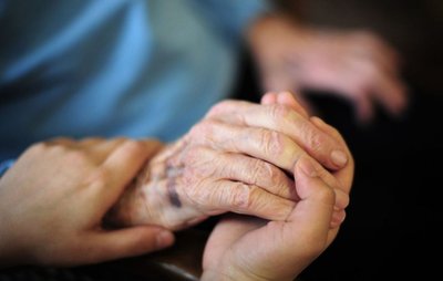 Millionen Menschen werden in Deutschland von Angehörigen gepflegt.