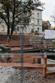 Vor der Baustelle Amtsgericht wird derzeit auch an einem Regenrückhaltebecken gebaut. 