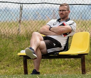 Entspannt können die Conradsdorfer Kicker und Trainer David Voigt auf die Premiere im Sachsenpokal blicken. Egal, wie das Spiel gegen den DSC ausgeht, man werde es genießen, so der einhellige Tenor. 