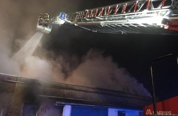 Am 17. November war die neue Drehleiter beim Brand eines Industriegebäudes an der Kantstraße in Penig im Einsatz. 