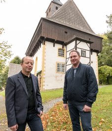 Der aus Olbernhau kommende CDU-Landtagsabgeordnete Jörg Markert (r.) hat sich dafür eingesetzt, dass zum einen für die Wehrkirche Großrückerswalde 320.000 Euro und zum anderen für die Volkssternwarte Drebach 115.000 Euro zur Verfügung gestellt werden. 