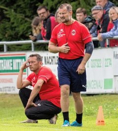 Gespannt: Alexander Jeschke (l.) und Mirko Limbach, das neue Trainergespann in Langenau, kann am Sonntag gegen Bautzen eine hoch motivierte Mannschaft aufs Feld schicken. 