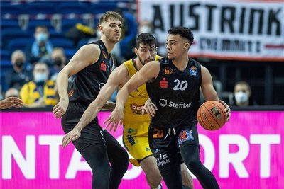 Travis Jocelyn (vorn) ist derzeit wichtiger Bestandteil des dezimierten Kaders der Niners. 