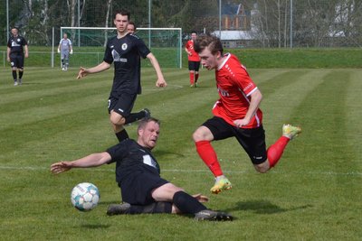 Lucas Walther (r.), hier in einem früheren Spiel, bereitete gegen den TSV Ifa die ersten beiden Annaberger Treffer vor.