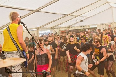 Ob im Zelt oder auf der Hauptbühne, auch beim 13. Störfaktor-Festival in Zwickau wird garantiert tolle Stimmung herrschen.