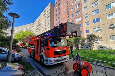 Zu einem Küchenbrand kam es Montagfrüh im siebten Stock eines Wohnblockes in der Gelbkestraße in Plauen.