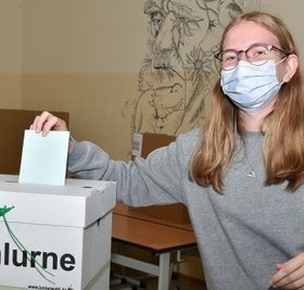 Jeannette Pfeiffer gehörte zu den Schülern, die am Freitagmittag in Markneukirchen ihre Stimme abgaben. 