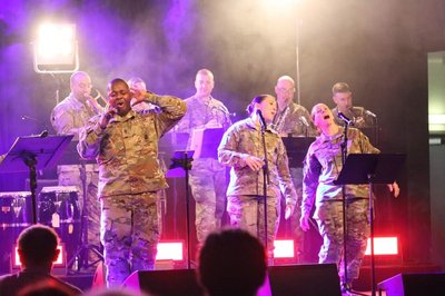 Eine Militärband der NATO sorgte in Frankenberg für den musikalischen Rahmen der Veranstaltung.
