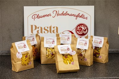Das vorproduzierte Sortiment der Plauener Nudelmanufaktur umfasst derzeit schon Pasta in unterschiedlichen Formen und Farben.
