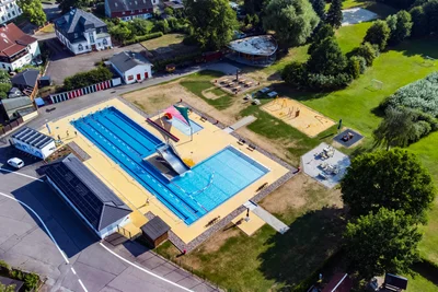 Im Freibad in Neukirchen ist die Saison bereits eröffnet.