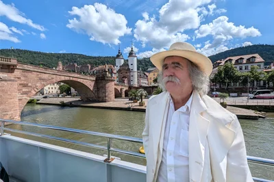 Verblüffende Ähnlichkeit, oder? Klaus Mombrei in der Rolle von Mark Twain.