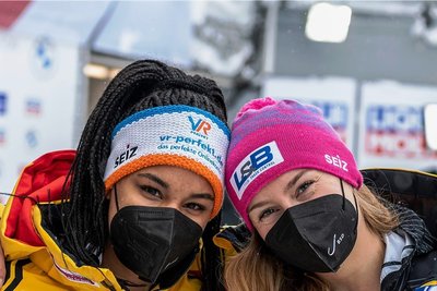 Ein super Team: Laura Nolte (rechts) und ihre Anschieberin Deborah Levi.