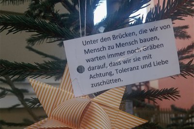 Mit solchen Botschaften wurde Zwönitz geschmückt. 