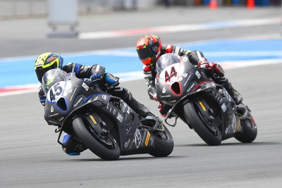 Rad an Rad fuhren Leon (l.) und Kevin Orgis bei den IDM-Rennen in Assen.