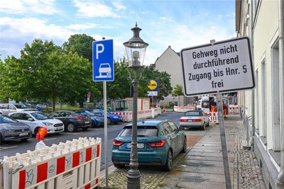 Am nördlichen Rand des Stadtzentrums ist die Baustellendichte derzeit besonders hoch. Selbst für Fußgänger ist mitunter kein Durchkommen, wie hier an der Eckstraße.