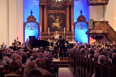 Am Wochenende fand das Eröffnungskonzert des Augustusburger Musiksommers mit der Jungen Philharmonie Augustusburg statt.