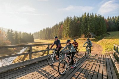 Auf der Blockline können Mountainbiker das Osterzgebirge entdecken. Die Landschaft ist atemberaubend. Gleichzeitig laden sogenannte Inn`s zum Einkehren und Übernachten ein.