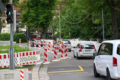 In Schönau fühlen sich Anwohner von einer Baustellenampel an der Guerickestraße ausgebremst.