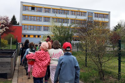 Kinder in der Grundschule von Großschirma.
