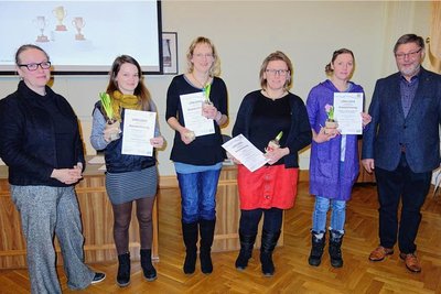 Ilke Schulz (v. l.) vom Land des Roten Porphyr, Frederike Bremer vom Generationenbahnhof Erlau, Jana Ahnert vom evangelischen Schulverein Rochlitzer Land, Kathrin Leberecht vom Nistplatz-Verein und Nicole Petzold von den Landfrauen zur Sonneninsel sowie Johannes Voigt als Vereinschef des Landes des Roten Porphyrs.