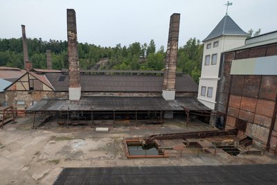 In Muldenhütten starten Führungen durch Huthaus und Schachtofengelände.