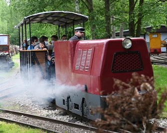 Die Saison im Sächsischen Eisenbahnmuseum startete pandemiebedingt erst Ende Mai. Am vergangenen Wochenende lockten die Feldbahntage viele Besucher an. 