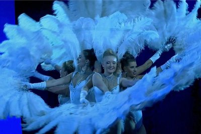 Das Showballett der Karo Dancers Bad Schlema lässt mit außergewöhnlichen Choreografien die Geschichte der Stadt Plauen Revue passieren. 