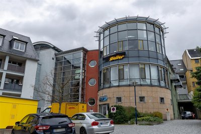 Das Café Heller, zuletzt Restaurant Keller, steht seit rund fünf Jahren leer. Jetzt zieht das Friseurstudio ein.