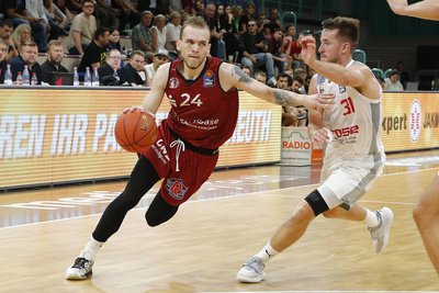 Im Vorbereitungsturnier in Bayreuth Anfang September standen sich die Niners um Arnas Velicka und Brose Bamberg bereits gegenüber. Chemnitz gewann mit 110:87.