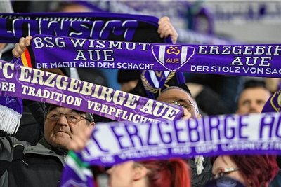 Die Fans des FC Erzgebirge Aue sind eine Macht. Am 12. November haben die Mitglieder unter ihnen die Möglichkeit, zukunftsweisende Entscheidungen für den Verein zu treffen. 
