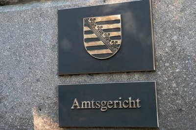 In Anbetracht der fehlenden Glaubwürdigkeit der Zeugin und einer offenbar geringen Schuld des Angeklagten hat der Richter das Verfahren vor dem Auerbacher Amtsgericht gegen den Mann eingestellt. 
