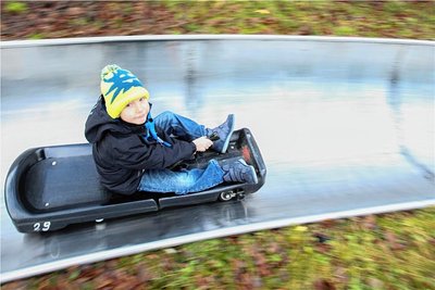 Sommerrodeln in Seiffen macht schon Kindern Spaß. 