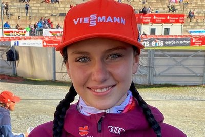 Daumen hoch für Lia Böhme. Die16-Jährige schnupperte erstmals Grand-Prix-Luft. 