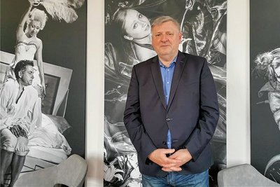 Roland May im Frühjahr 2022 kurz vor seinem Ausscheiden als Generalintendant: Kritikern des Manifests für den Frieden bescheinigt er "eine große Nervosität".