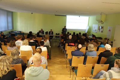 Rund 80 Bürger von Großschirma waren zur Einwohnerversammlung ins Bürgerhaus gekommen.