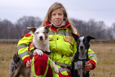 Lädt auf den Neumarker Hundeplatz ein: Carola Deppler von der ASB-Rettungshundestaffel.