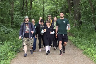 Der „Wanderweg der psychischen Gesundheit“ wurde vom Sachsenforst mit finanziert und führt durch den Rabensteiner Wald.