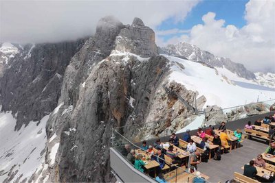 Blick vom Restaurant zum Gipfel.