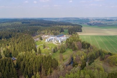 Die Klinik der Berufsgenossenschaft in Dorfstadt.
