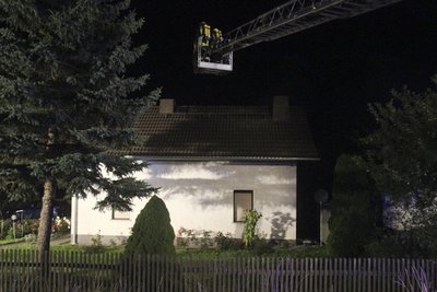 Mehr als 60 Einsatzkräfte von sechs Freiwilligen Feuerwehren konnten das Feuer löschen und Schlimmeres verhindern.