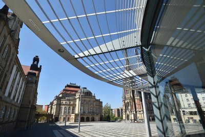 Taugt das Opernhaus am Chemnitzer Theaterplatz auch als Schauspielbühne? Erste Vertreter aus der Chemnitzer Lokalpolitik finden an dieser Idee Gefallen.