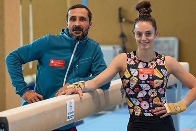 Pauline Schäfer-Betz flog mit ihrem Trainer Kay-Uwe Temme, der erstmals international dabei ist, nach Japan.