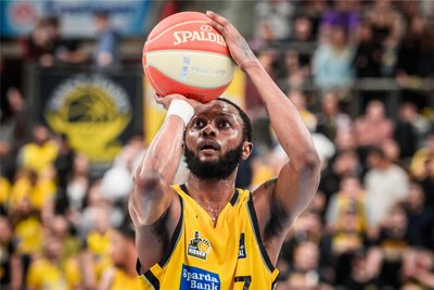 Basketball – ob in der Halle oder auf Plätzen unter freiem Himmel – erfreut sich großer Beliebtheit.